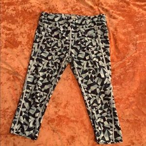 North face geometric pattern 3/4 length leggings